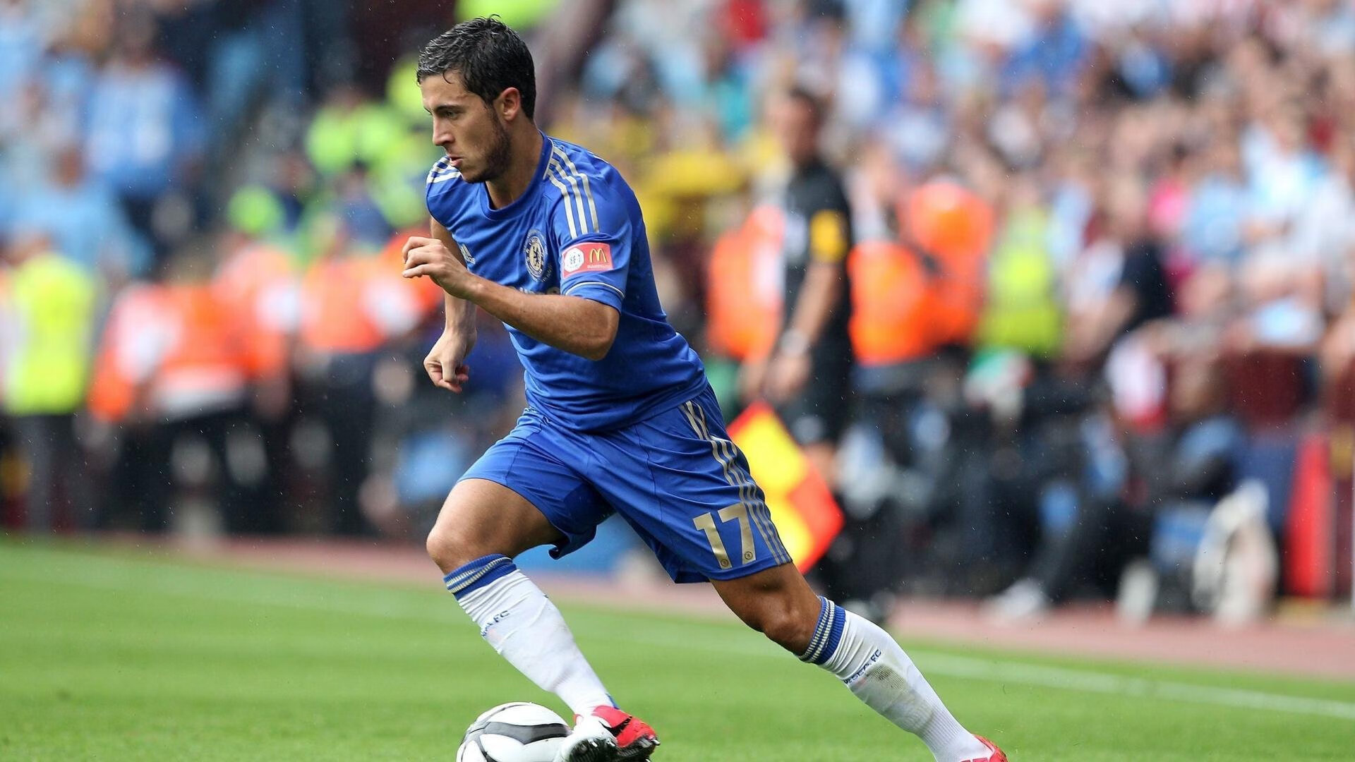 室内轮滑冰球公开赛 青少年队在小场地上高速对抗