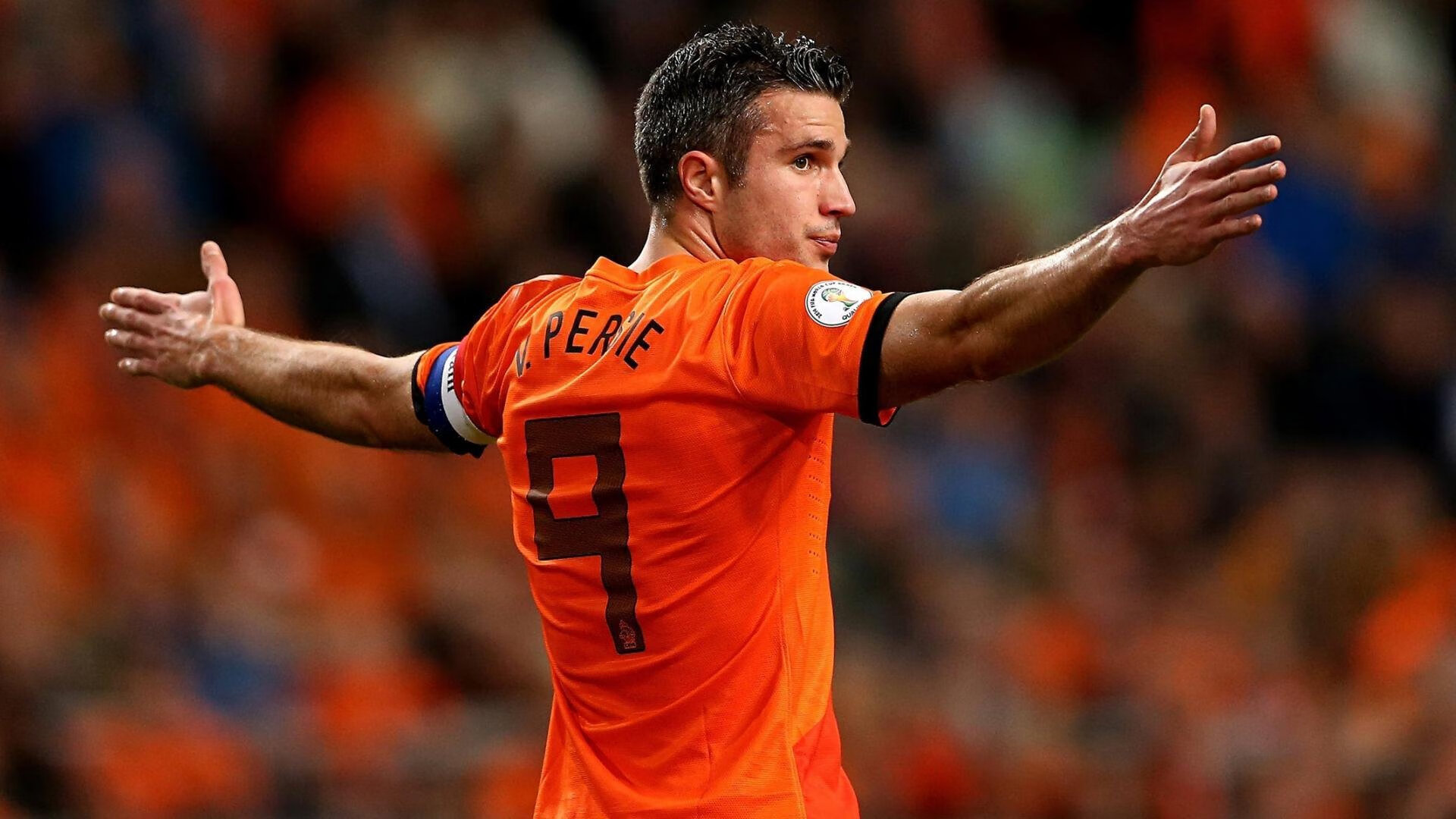 游泳接力比赛团队配合出色